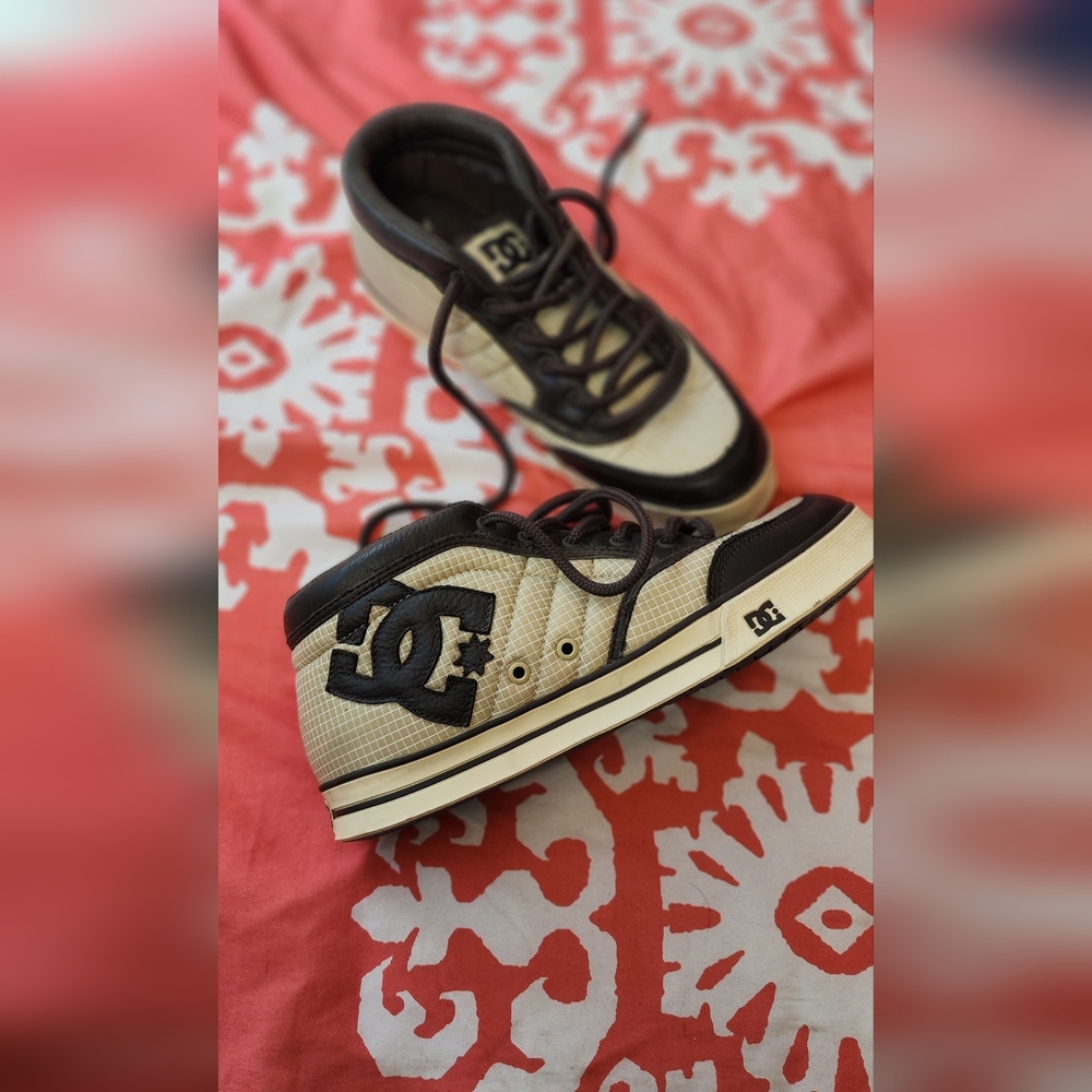 Used Tennis Shoes Looking New